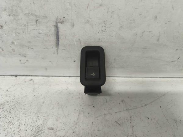 BOUTON ATTACHE REMORQUE VW/SEAT/SKODA - Vue 1